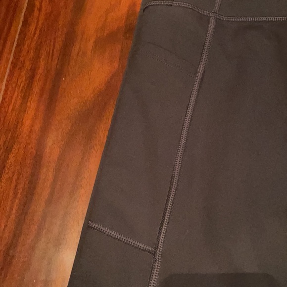 Grey Victoria Secret leggings with pockets - Picture 3 of 5